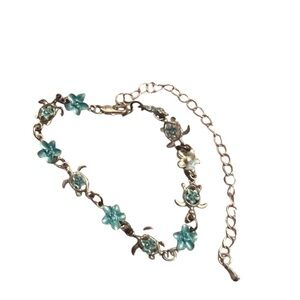 🔷Women’s small wrist size, silver w/flowers & turtles chain bracelet preowned🔷